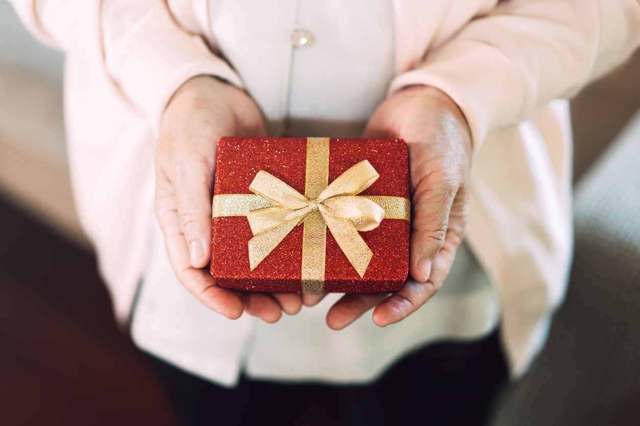 Featured image for “Gift Ideas for Seniors: Thoughtful Presents to Brighten Their Holidays”